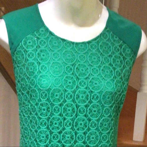 🛍2 for $30 NWOT Green sleeveless lace front top - Picture 2 of 6